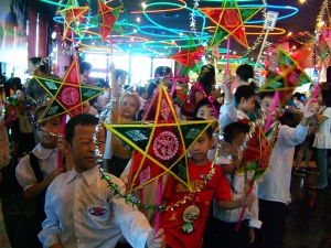 Вьетнамские дети_на_празднике