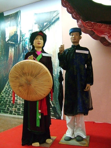 Вьетнамцы традиционный_костюм