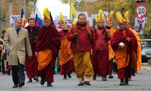 Калмыкия буддийские_монахи