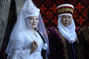 Киргизы женский_остюм